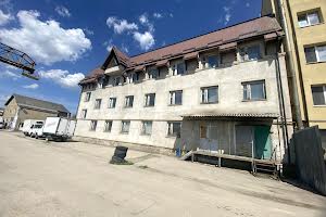 комерційна за адресою Івана Макуха вул., 2а