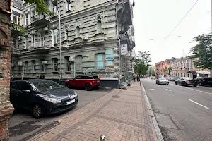 комерційна за адресою Михайлівська пл., 1