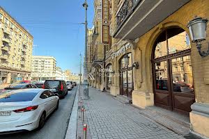 комерційна за адресою Бессарабська пл., 2