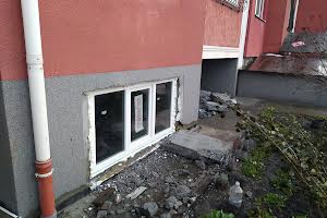 комерційна за адресою Січеславська вул., 4