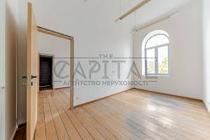 комерційна за адресою Володимирська вул., 4