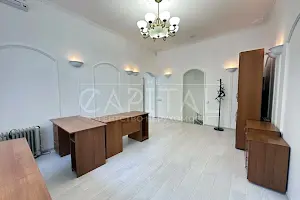 комерційна за адресою Шовковична вул., 5