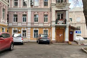 комерційна за адресою Лютеранська вул., 12