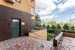 комерційна за адресою Саперно-Слобідська вул., 22