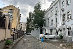 комерційна за адресою Саксаганського вул., 88
