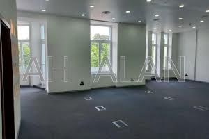 комерційна за адресою Музейний пров., 4