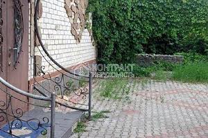будинок за адресою Луї Пастера вул.