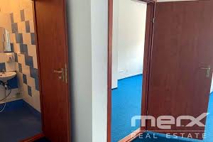 комерційна за адресою Липська вул., 19/7