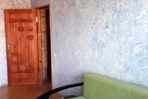 квартира за адресою Космонавтів вул., 8