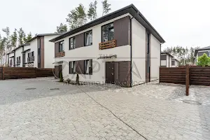 дом по адресу патріотів