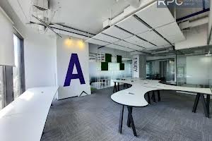 комерційна за адресою Спортивна пл., 1А