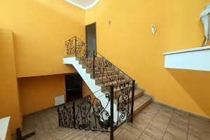 комерційна за адресою Виставкова, 1