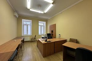 комерційна за адресою Новосельського вул., 97