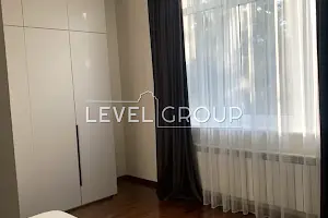 будинок за адресою Миколи Міхновського бульв. (Дружби Народів)
