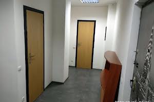 комерційна за адресою Раїси Окіпної вул., 8