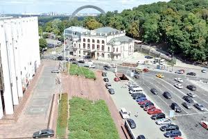 комерційна за адресою Хрещатик вул., 4