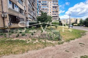 комерційна за адресою Ревуцького вул., 34-А