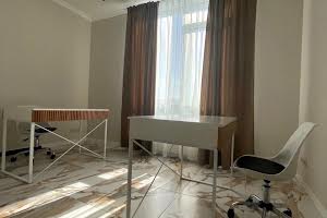 комерційна за адресою Жилянська вул., 68