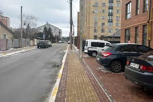 комерційна за адресою Дем'яна Попова вул., 1