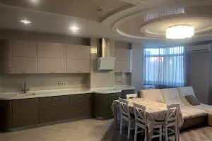 квартира за адресою Разумовского, 10