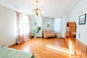 будинок за адресою Патріотів вул.