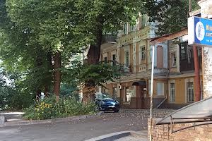комерційна за адресою Лютеранська вул., 12
