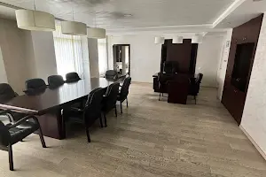 комерційна за адресою майдан Незалежності пл., 2