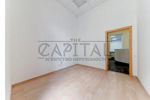 комерційна за адресою Володимирська вул., 4