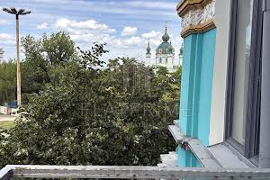 комерційна за адресою Володимирська вул., 4