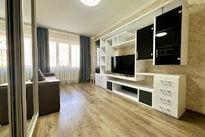 квартира за адресою Коновальця Євгена вул., 14