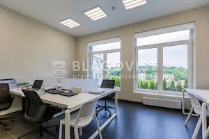 комерційна за адресою Новоселицька вул., 7