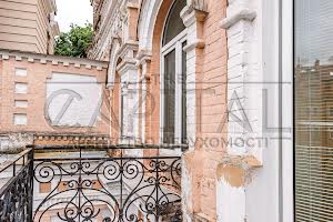 комерційна за адресою Лютеранська вул., 12