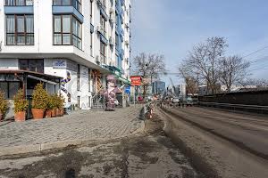 комерційна за адресою Центральна вул., 21-Б