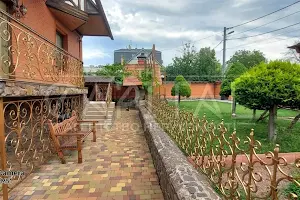 будинок за адресою Патріотів вул.