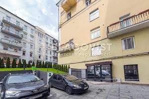 комерційна за адресою Костельна вул., 4