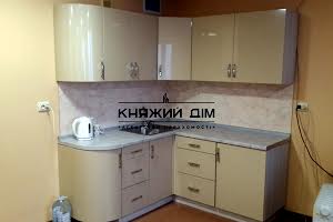комерційна за адресою Драгоманова вул., 1-А