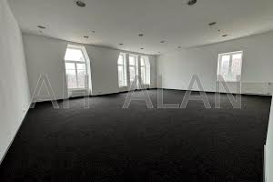 комерційна за адресою Музейний пров., 4