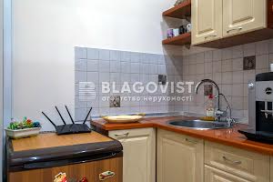 комерційна за адресою Лютеранська вул., 8