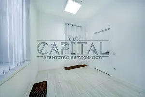 комерційна за адресою Липська вул., 9