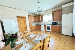 будинок за адресою Київська, 81Б