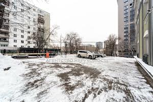комерційна за адресою Василя Тютюнника вул. (Анрі Барбюса), 3