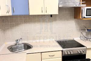 квартира за адресою Анни Ахматової вул., 8