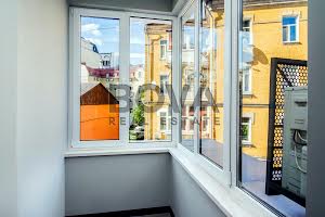комерційна за адресою Саксаганського вул., 37-К
