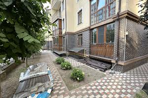 комерційна за адресою Західна вул., 8