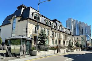 комерційна за адресою Новоселицька вул., 7
