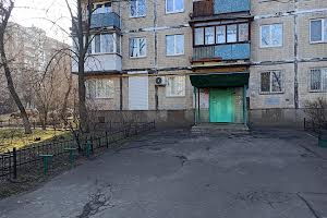 комерційна за адресою Празька вул., 32