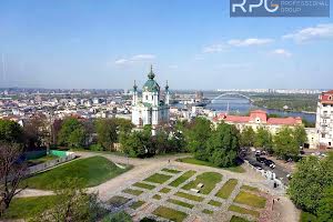 комерційна за адресою Володимирська вул., 4