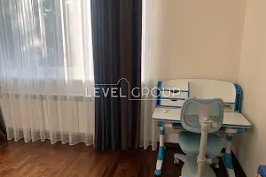 будинок за адресою Миколи Міхновського бульв. (Дружби Народів)