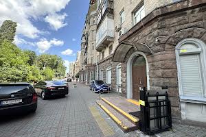 коммерческая по адресу Михаила Грушевского ул., 34/1