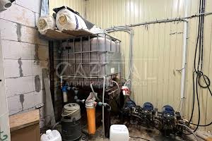комерційна за адресою Лугова вул., 16